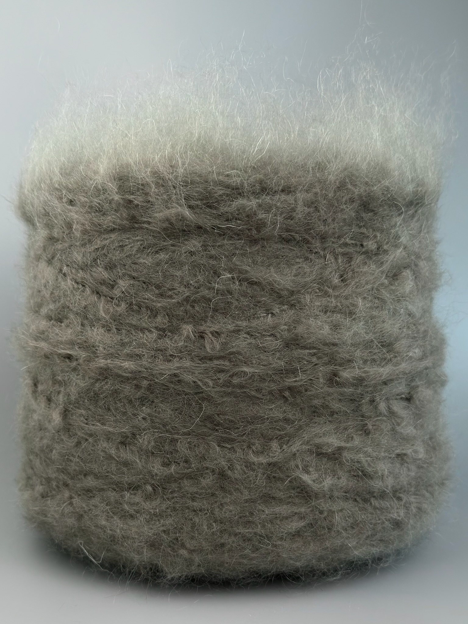 Big Mohair col. Grau – 50% Mohair 24% Merinowolle 18% Alpaka – ca. 150 m / 100 g | Zimpfer Wolle Selezione foto 2